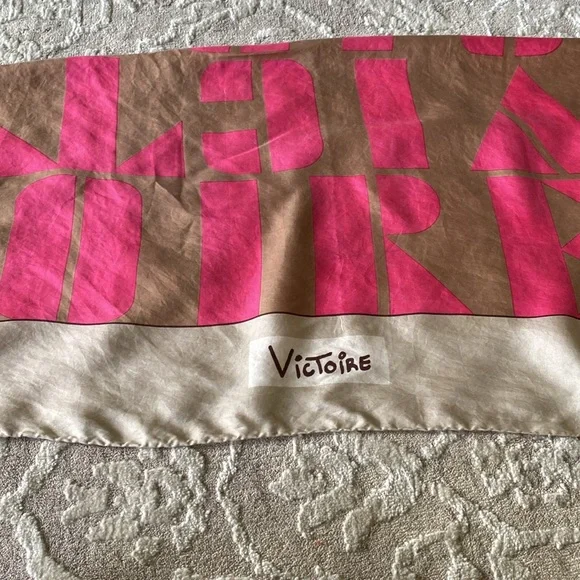 Vintage Victoire Silk Scarf - Picture 4 of 6